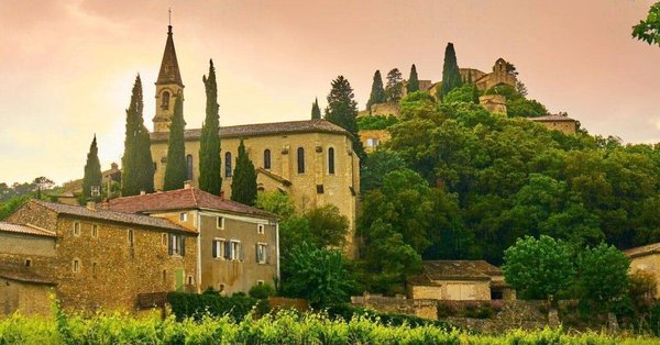 Pourquoi choisir la Roque sur Cèze pour des vacances en camping ?